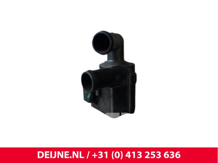 Gebruikte Waterpomp Lynk &amp; Co 01 1.5 PHEV Prijs € 60,50 Inclusief btw aangeboden door van Deijne Onderdelen Uden B.V.
