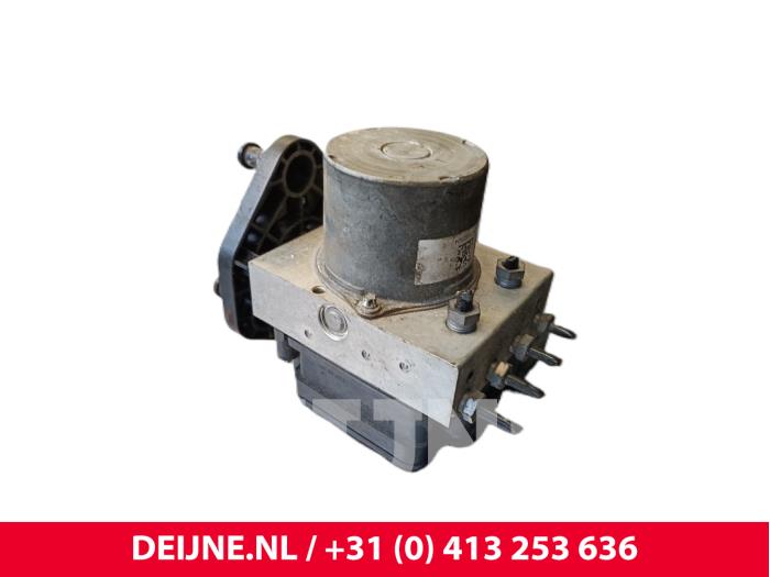 Gebruikte ABS Pomp Mercedes Sprinter 3,5t (907.6/910.6) 316 CDI 2.1 D RWD Prijs € 242,00 Inclusief btw aangeboden door van Deijne Onderdelen Uden B.V.