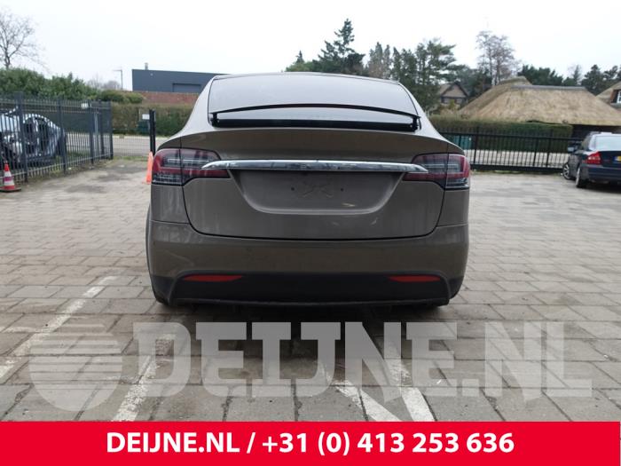 Tesla Model X Stoßstange hinten O243945