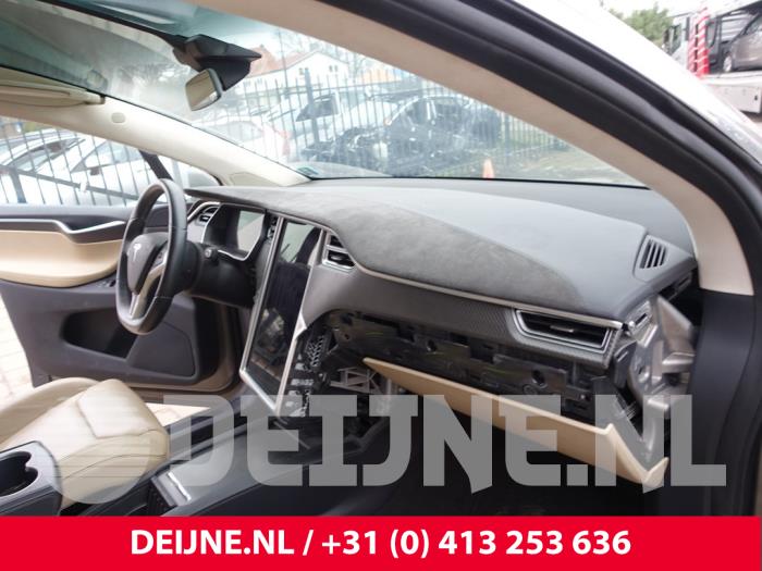 Tesla Model X Displays Multi Media Anzeige O243954