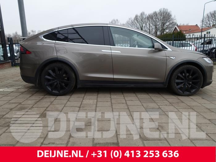 Tesla Model X Türschlossmechanik 4-türig rechts vorne O244009