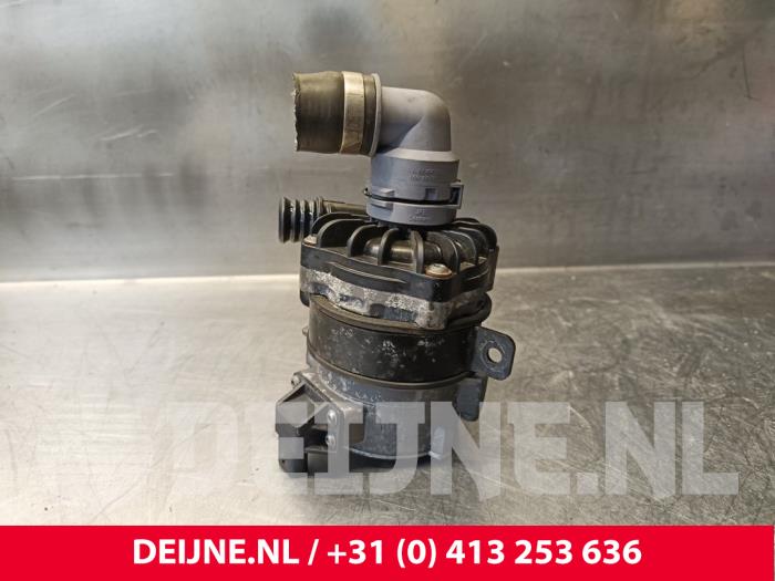Gebruikte Waterpomp Volvo V60 I (FW/GW) 2.4 D5 20V AWD Twin Engine Plug-in Hybrid Prijs € 100,00 Margeregeling aangeboden door van Deijne Onderdelen Uden B.V.