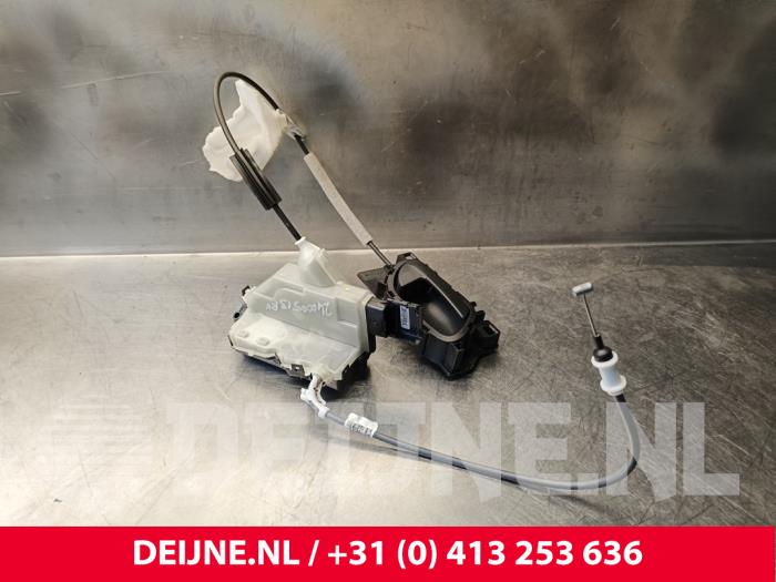 Opel Vivaro Türschlossmechanik 2-türig rechts O244139