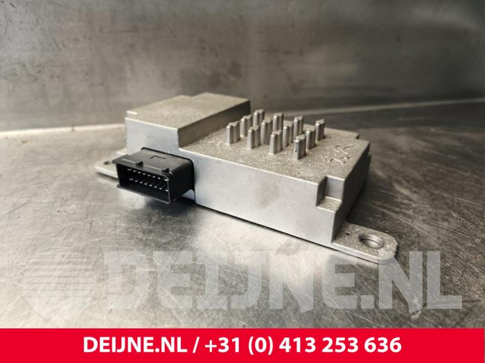 Toyota Pro-Ace Radio versterker O244145