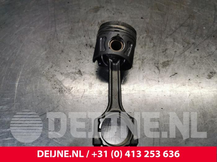 Gebruikte Zuiger Opel Combo 1.3 CDTI 16V Prijs € 60,50 Inclusief btw aangeboden door van Deijne Onderdelen Uden B.V.
