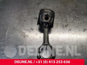 Gebruikte Zuiger Opel Combo 1.3 CDTI 16V Prijs € 60,50 Inclusief btw aangeboden door van Deijne Onderdelen Uden B.V.