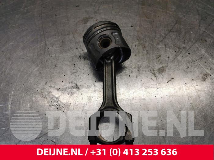 Gebruikte Zuiger Opel Combo 1.3 CDTI 16V Prijs € 60,50 Inclusief btw aangeboden door van Deijne Onderdelen Uden B.V.