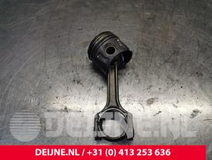 Gebruikte Zuiger Opel Combo 1.3 CDTI 16V Prijs € 60,50 Inclusief btw aangeboden door van Deijne Onderdelen Uden B.V.