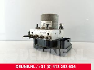 Peugeot Expert ABS pump O244372 photo 2