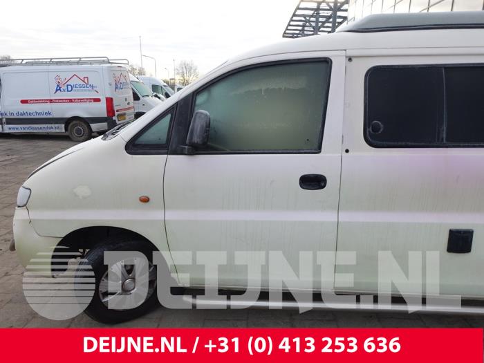 Hyundai H200 Tür 2-türig links O244491
