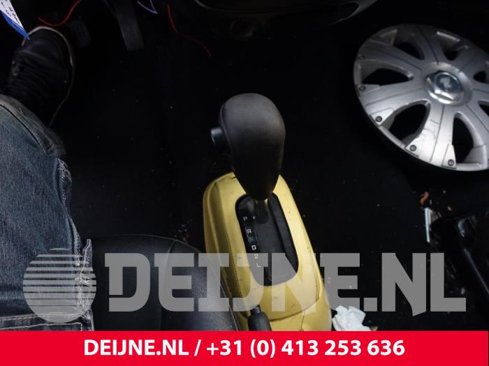 Hyundai H200 Gear stick O244513