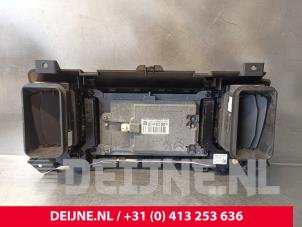 Peugeot Expert Display Multi Media regelunit O244879 foto 2