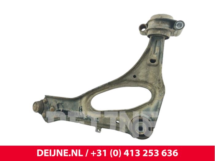 Mercedes Vito Draagarm onder links-voor O245027