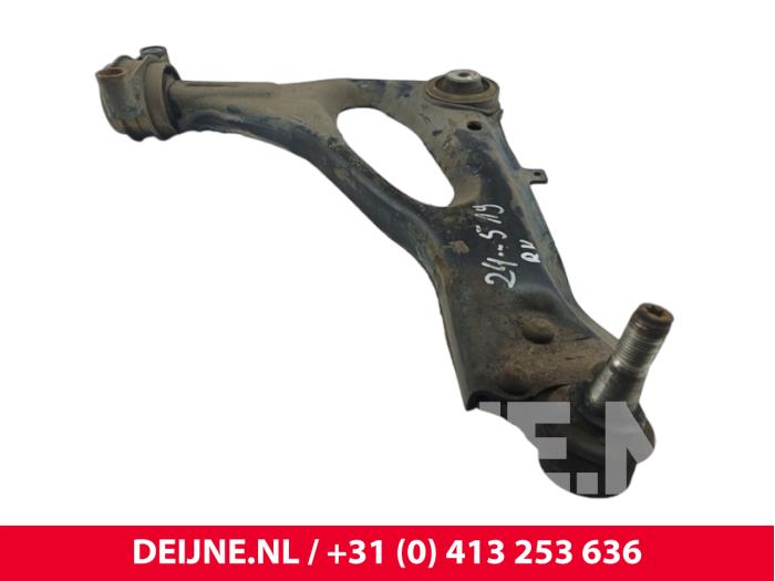 Mercedes Vito Draagarm onder rechts-voor O245028