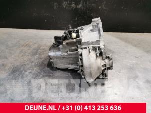Opel Vivaro Versnellingsbak O245602 foto 2