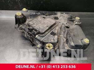 Gebruikte Adblue tank Peugeot Expert (V1/VA/VB/VE/VF/VT/VY) 1.6 Blue HDi 95 16V Prijs € 484,00 Inclusief btw aangeboden door van Deijne Onderdelen Uden B.V.