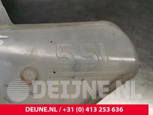 Porsche Panamera Scheibensprühertank vorne O245937 foto 3