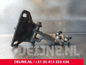 Volkswagen Caddy Sliding door roller, left O246020 photo 2