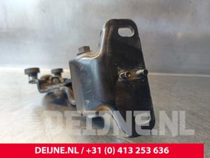 Volkswagen Caddy Sliding door roller, left O246020 photo 3