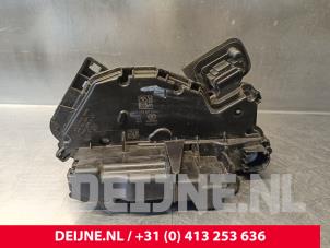 Volkswagen Caddy Door lock mechanism 2-door, left O246111 photo 2