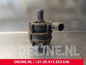 Volvo C40 Waterpomp O246176 foto 2
