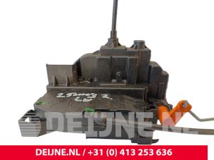 Renault Master Türschlossmechanik 2-türig links O246367 foto 3