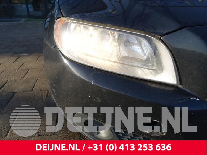 Volvo V70 Headlight, right O246557