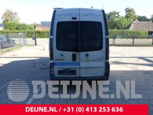 Gebruikte Achterdeur Ruit Bus-Bestel Renault Trafic New (FL) 1.9 dCi 100 16V Prijs op aanvraag aangeboden door van Deijne Onderdelen Uden B.V.