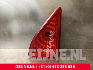 Gebruikte Remlicht Extra midden Nissan NV 400 2.3 dCi 130 16V Prijs € 42,35 Inclusief btw aangeboden door van Deijne Onderdelen Uden B.V.