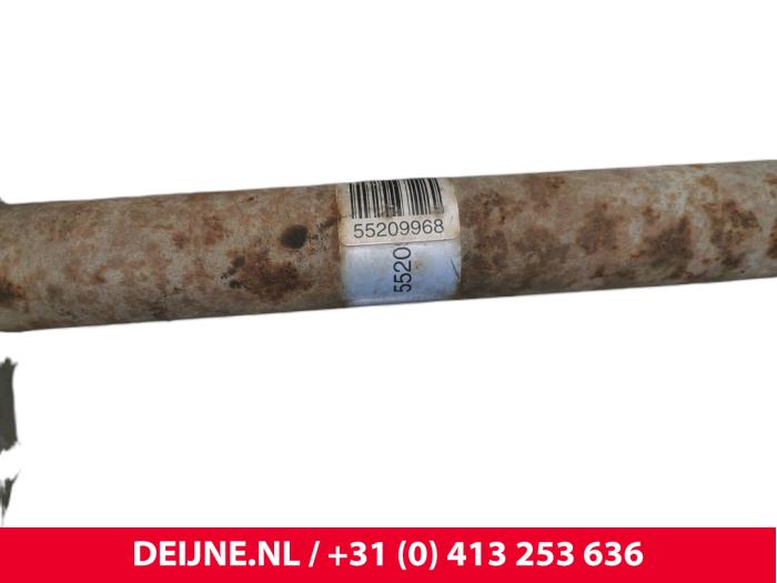 Aandrijfas rechts-voor van een Fiat Doblo Cargo (263) 1.3 D Multijet 2017