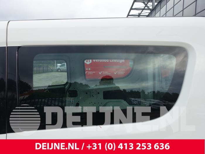 Fiat Doblo Zusätzliches Fenster 4-türig links hinten O247173