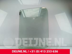 Gebruikte Portierruit 2Deurs links Peugeot Boxer (244) 2.2 HDi Prijs € 54,45 Inclusief btw aangeboden door van Deijne Onderdelen Uden B.V.