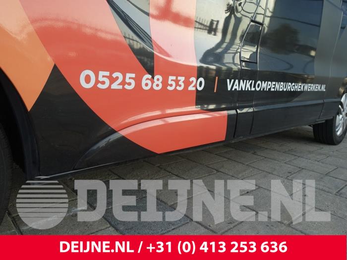 Opel Vivaro Tür 2-türig links O247468