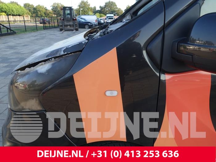 Opel Vivaro Kotflügel links vorne O247474