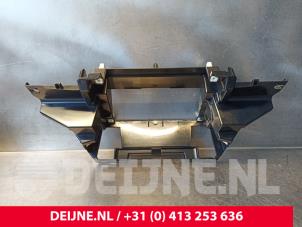 Gebruikte Steun (diversen) Mercedes Sprinter 5t (907.6) 514 CDI 2.1 D RWD Prijs € 30,25 Inclusief btw aangeboden door van Deijne Onderdelen Uden B.V.