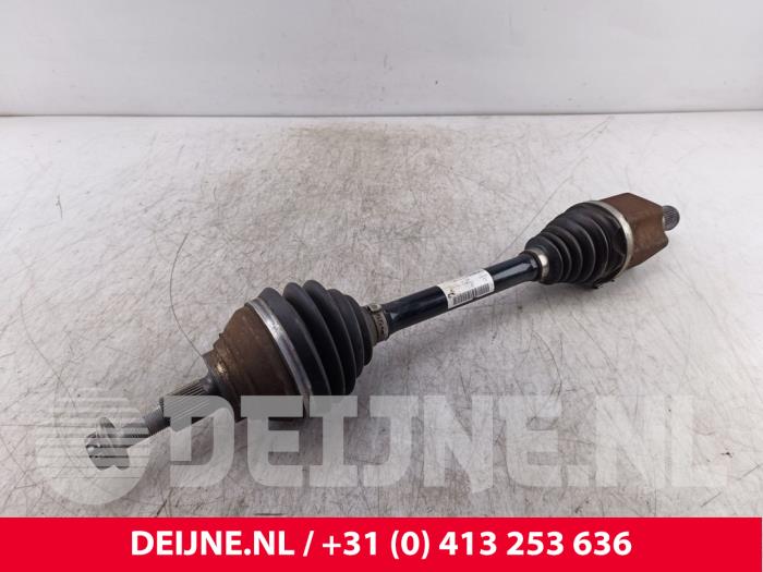 Gebruikte Aandrijfas links-voor Volkswagen Caddy Cargo V (SBA/SBH) 2.0 TDI BlueMotionTechnology Prijs € 199,65 Inclusief btw aangeboden door van Deijne Onderdelen Uden B.V.