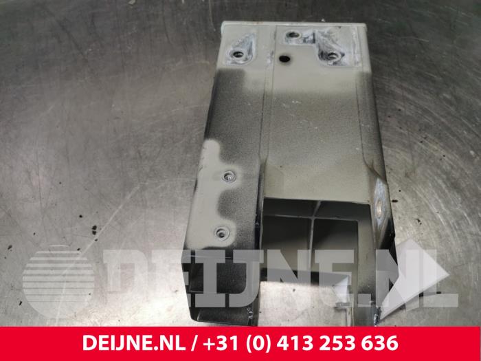 Gebruikte Frontbalk Volvo XC90 II 2.0 D5 16V AWD Prijs € 175,00 Margeregeling aangeboden door van Deijne Onderdelen Uden B.V.
