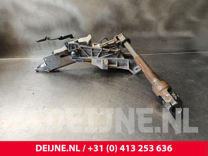 Volvo V40 Steering column housing O247622