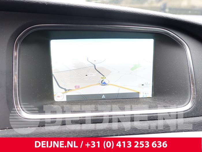 Gebruikte Display Interieur Volvo V40 (MV) 2.0 D4 16V Prijs op aanvraag aangeboden door van Deijne Onderdelen Uden B.V.