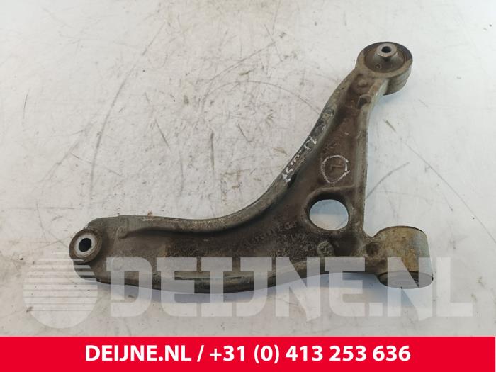 Nissan NV400 Querlenker unten links vorne O247926