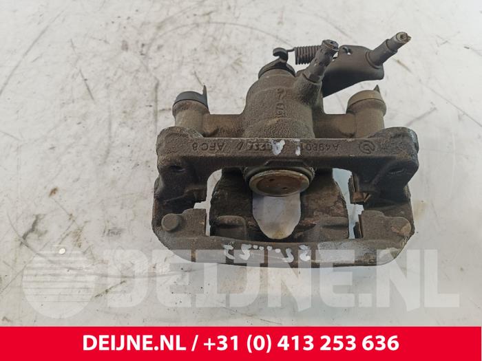 Nissan NV400 Bremszange links hinten O247939