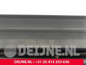 Nissan NV400 Schuifdeur Rail rechts O247947 foto 3