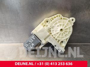 Gebruikte Motor electrisch raam Porsche Panamera (970) 3.0 D V6 24V Prijs € 45,00 Margeregeling aangeboden door van Deijne Onderdelen Uden B.V.