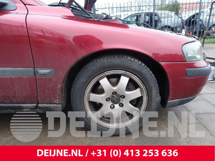 Volvo S60 Kotflügel rechts vorne O248269