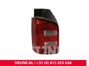 Gebruikte Achterlicht links Volkswagen Transporter/Caravelle T6 2.0 TDI 150 Prijs € 60,50 Inclusief btw aangeboden door van Deijne Onderdelen Uden B.V.