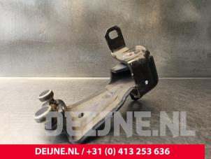 Mercedes Vito Schuifdeurrol rechts O248389 foto 2