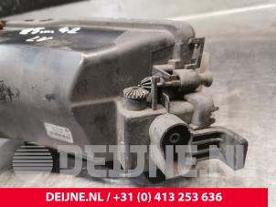 Volkswagen Transporter Fog light, front left O248439 photo 3
