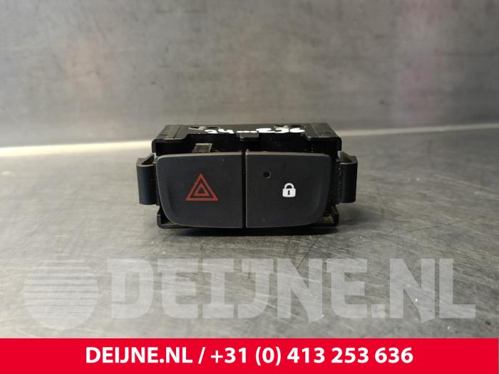 Renault Trafic Panikbeleuchtung Schalter O248470