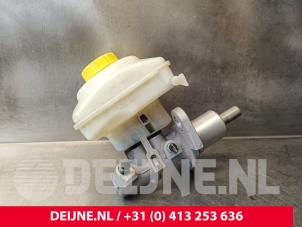 Porsche Panamera Master cylinder O248747 photo 2