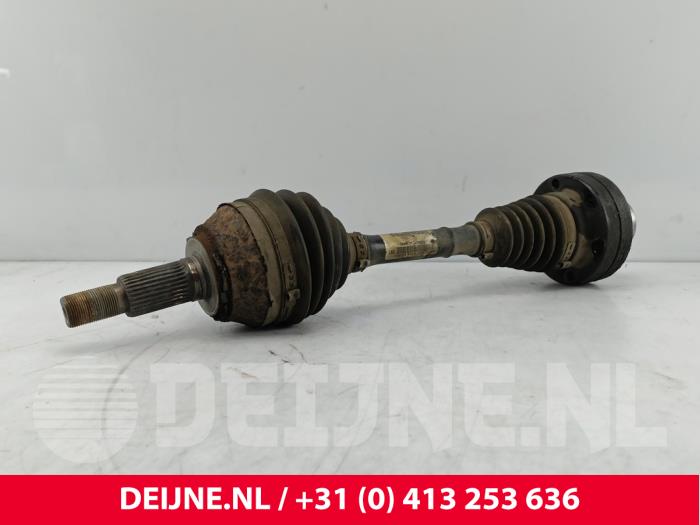 Gebruikte Aandrijfas links-voor Porsche Cayenne (9PA) 3.2 V6 24V Prijs € 60,00 Margeregeling aangeboden door van Deijne Onderdelen Uden B.V.